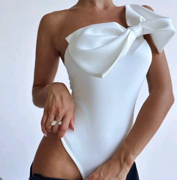 Women's Elegant One Shoulder Bodysuit With Bowknot - Picture 3 of 4